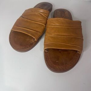 C-Musse & Cloud Tan Sandals with Minimalist Design